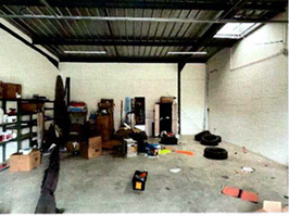SENS, Local commercial 70m², Parking