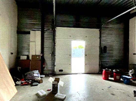 SENS, Local commercial 70m², Parking