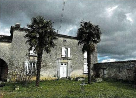 ECHALLAT, Maison T6 226m², Jardin