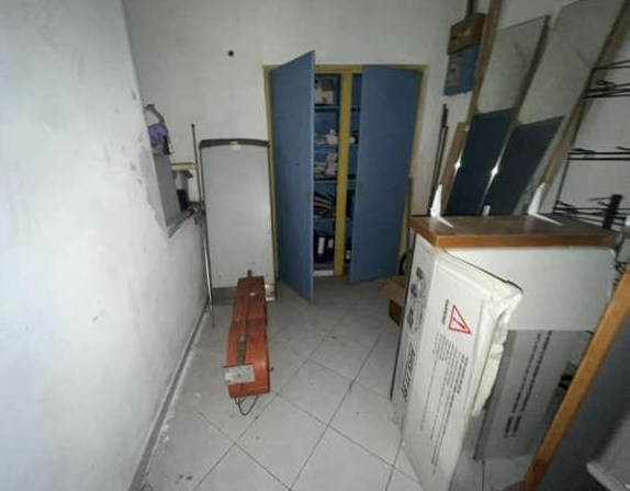 COURSAN, Local commercial 49m², Réserves