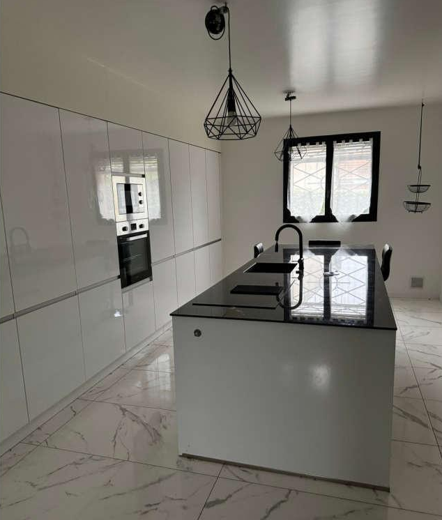 AUBERGENVILLE, Maison T6 154m², Jardin
