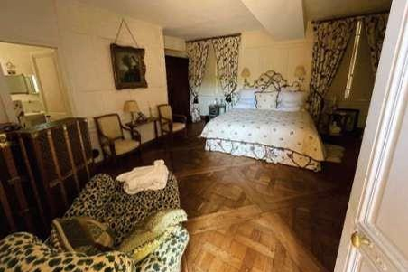 SAINT CYR SOUS DOURDAN, Château T11 356m², Dépendances