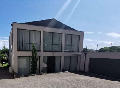 ECULLY, Maison T7 255m², Piscine
