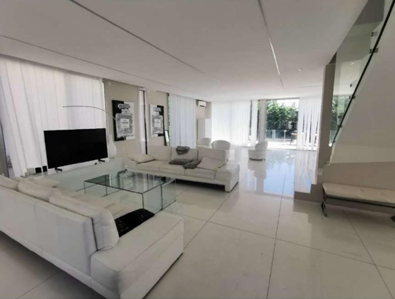 ECULLY, Maison T7 255m², Piscine