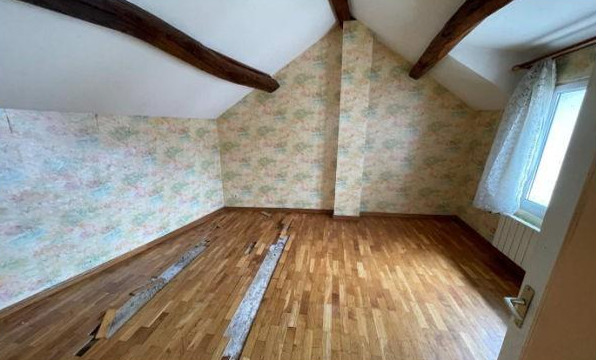 VAUX SUR SEINE, Maison T3 74m², Cour