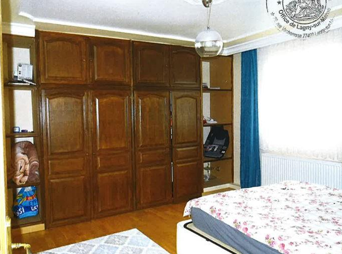 CHELLES, Maison T10 337m², Jardin