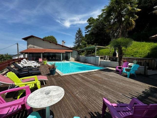 GUICHE, Maison T9 235m², Piscine