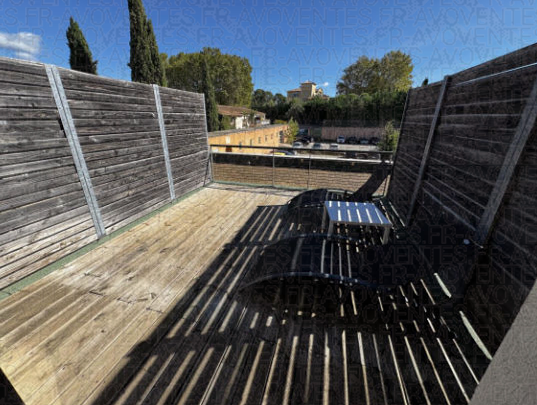 EGUILLES, Studio 21m², Terrasse