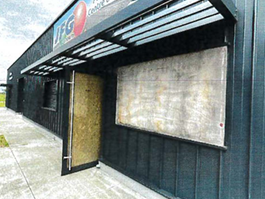 SENS, Local commercial 160m², Parking