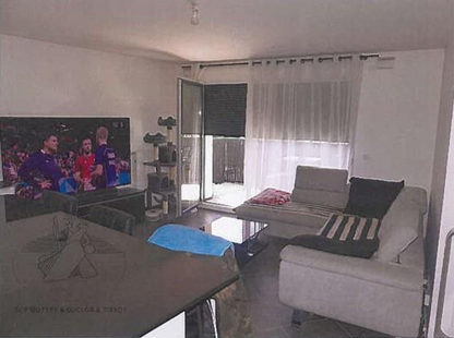 VILLE LA GRAND, Appartement T3 67m², Garage