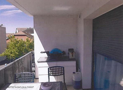 VILLE LA GRAND, Appartement T3 67m², Garage