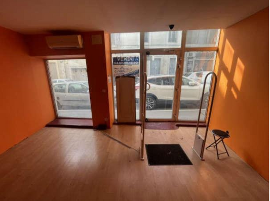 COURSAN, Local commercial 49m², Réserves