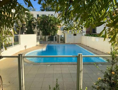 LES ABYMES, Studio 27m², Piscine