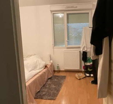 ETREMBIERES, Appartement T3 72m², Terrasse