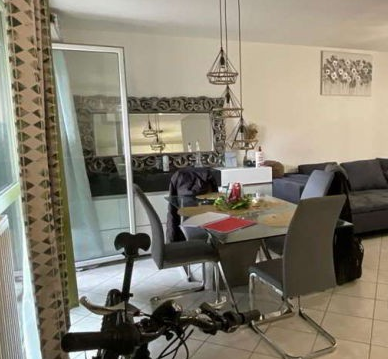 ETREMBIERES, Appartement T3 72m², Terrasse