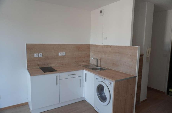 LUNEL, Appartement T2 37m², Balcon